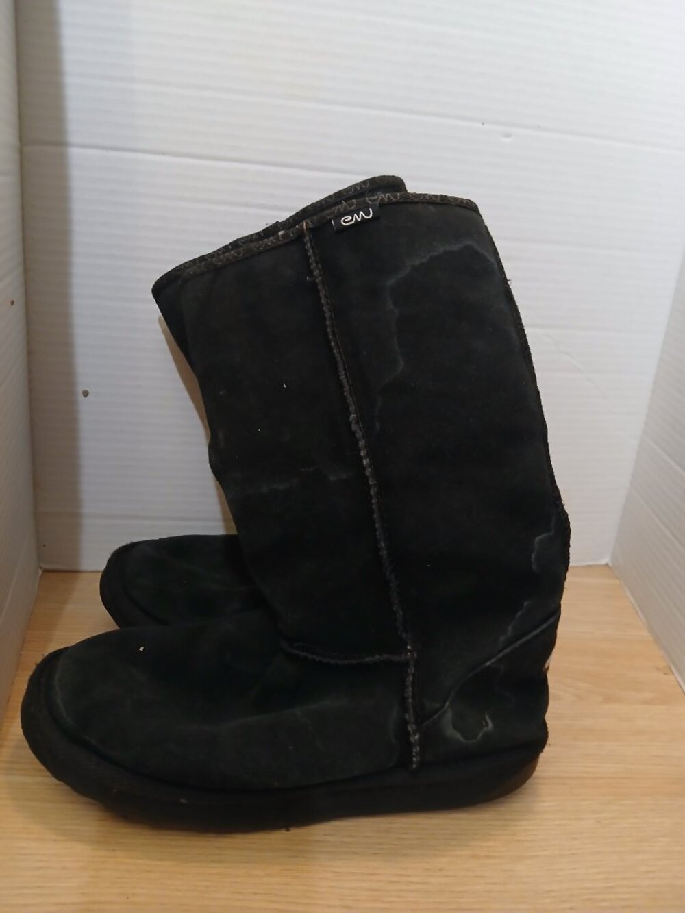 EMU Black Suede Upper Womens 7 Mid Calf Boots Merno Wool Lining